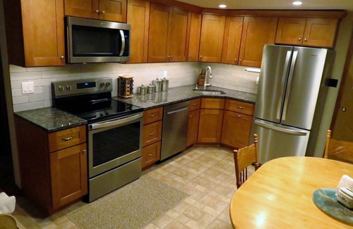 Mount Holly House | Unbeatable Okemo Ski Getaway Near Slopes with Breakfast