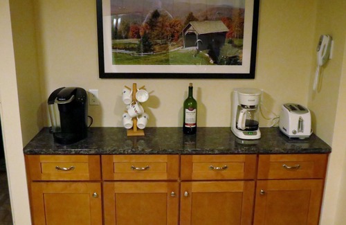 Mount Holly House | Unbeatable Okemo Ski Getaway Near Slopes with Breakfast