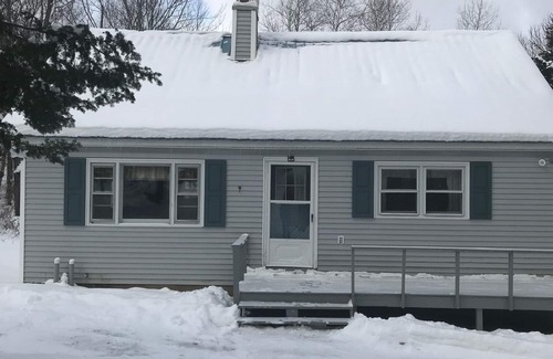 Mount Holly House | Unbeatable Okemo Ski Getaway Near Slopes with Breakfast