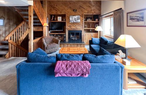 Ludlow Apartment | Pet-Friendly Retreat at Okemo Trailside 36E for Families
