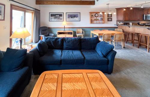 Ludlow Apartment | Pet-Friendly Retreat at Okemo Trailside 36E for Families