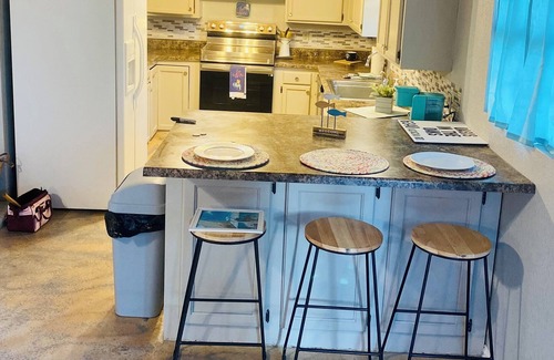 Okmulgee House | Okmulgee Lake house! Oasis in the Oaks, relax by the tranquil waters!