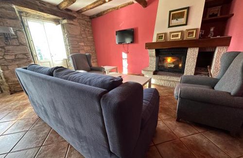 Sarria House | Discover Oktheway Casa da Escola: 4-Star Family Retreat