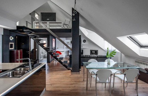 La Coruna Old Town Apartment | Oktheway Loft Maestranza: Pet-Friendly Oceanfront Retreat