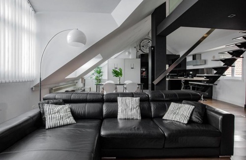 La Coruna Old Town Apartment | Oktheway Loft Maestranza: Pet-Friendly Oceanfront Retreat