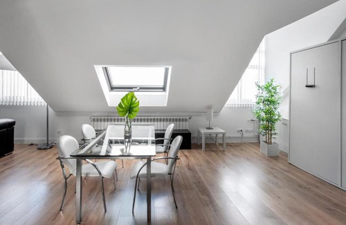 La Coruna Old Town Apartment | Oktheway Loft Maestranza: Pet-Friendly Oceanfront Retreat