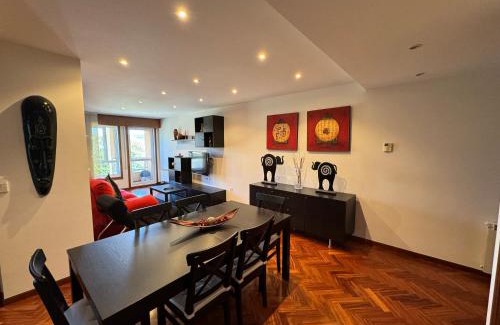 Culleredo Apartment | Discover Oktheway O Burgo: Family & Pet Friendly Retreat