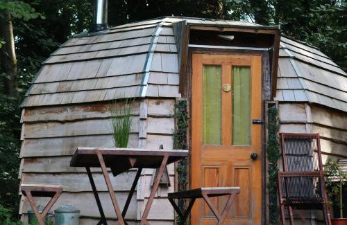 Coxwold Ski Chalet | Pet-Friendly Oku Wooden Pod at Newburgh Priory Estate