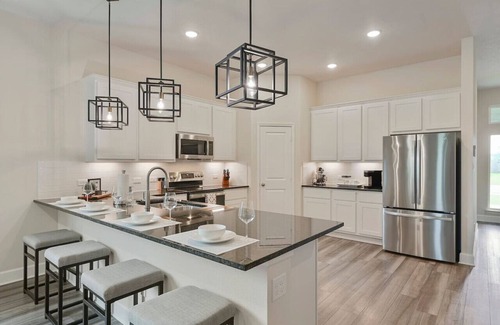 College Station House | Inviting Ol’ Army Escape: Family-Friendly Retreat in Aggieland