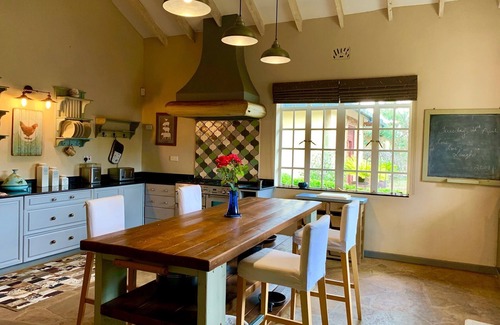 Nanyuki House | Experience Ol Bobongi House: Rated 10/10 with Pool & Dining