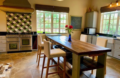 Nanyuki House | Experience Ol Bobongi House: Rated 10/10 with Pool & Dining