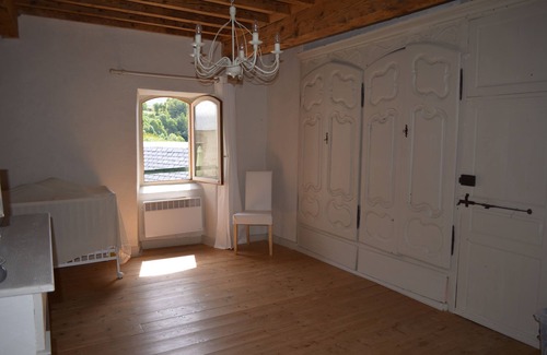 Cazaux-Frechet-Aneran-Camors House | Outstanding Old Mountain House: Pet-Friendly Retreat Awaits