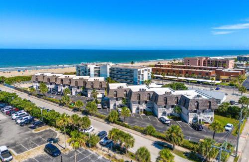 Avon By The Sea Apartment | Ola Grande by Happy Palm Stays
