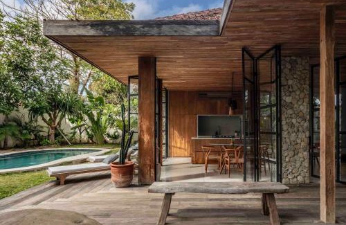 Uluwatu Villa | Exclusive OLA HOUSE: Oceanfront 2 BR with Salt Pool