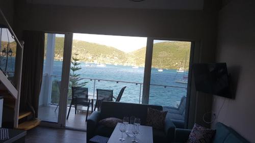 Vlicho Apartment | Kid-Friendly Ola Kala Apartments: Guest Rated 9/10!
