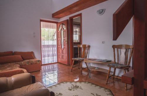 Berekfurdo House | Inviting Olajos Apartman with Ocean View & Hot Tub
