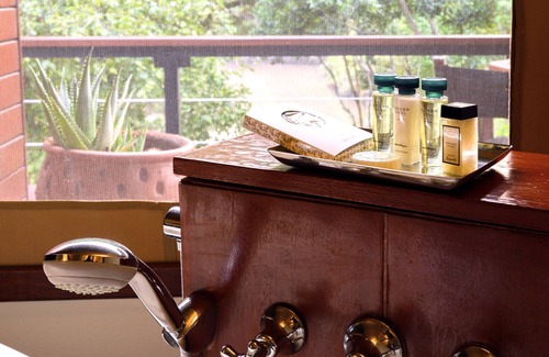 Maasai Mara Cabin | Experience Olare Mara Kempinski in Masai Mara: 5-Star Relaxation