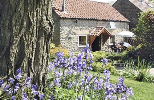 Lockton House | Old Barn Cottage: Pet & Child Friendly with Perfect Ratings