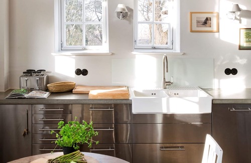 Pommerby House | Cozy Beachside Barn with Fireplace, Sauna & Family Friendly Perks