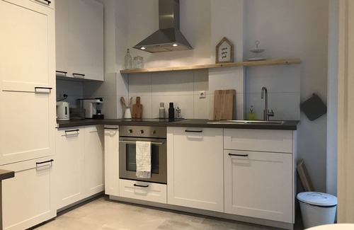 Saint Georg Apartment | Elegant Apartment Near Hamburg Central Station with Pool & Spa
