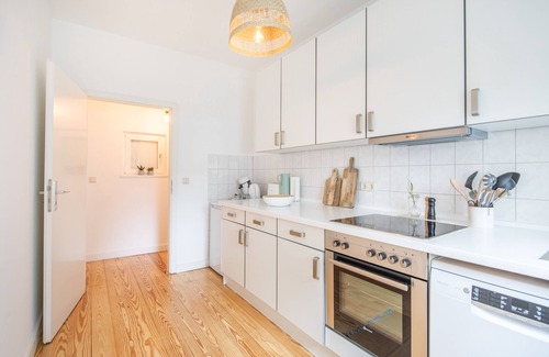 Eimsbuettel Apartment | Elegant Schanzenwohnung "KANU" with Spa & Breakfast