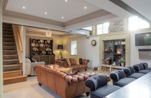 Barnoldswick House | Family-Friendly Escape at Old Chapel House - Rated 10/10