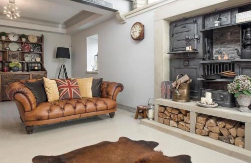 Barnoldswick House | Family-Friendly Escape at Old Chapel House - Rated 10/10