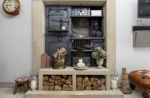Barnoldswick House | Family-Friendly Escape at Old Chapel House - Rated 10/10