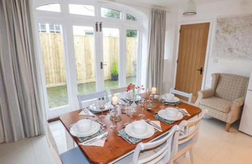Checkley House | Elegant Old Church Coach House: Family-Friendly Escape