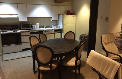 Center City East Condo | Historic Old City - Bi-Level Loft with Kitchen Access