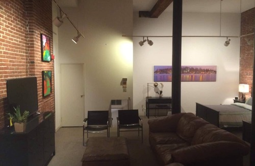 Center City East Condo | Historic Old City - Bi-Level Loft with Kitchen Access