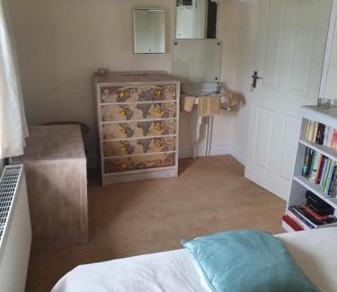Birchington Bed & Breakfast | Budget-Friendly Stay at Old Coach House - Family-Ready!