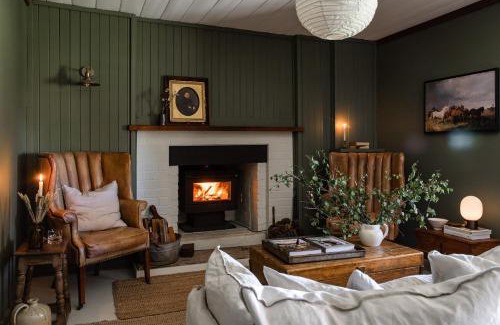 Jindabyne Ski Chalet | Historic Old Cobbin Homestead in the Snowy Mountains