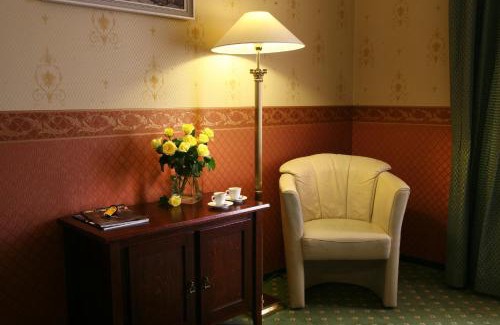 Uzhhorod Hotel | Discover the Comfort of Old Continent Hotel - 4 Stars & Family-Friendly
