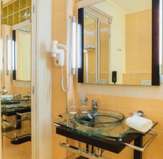 Uzhhorod Hotel | Discover the Comfort of Old Continent Hotel - 4 Stars & Family-Friendly