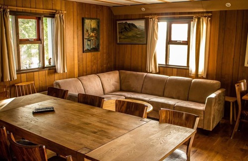 Hofn House | Cozy Stay at Old Cottage - Reynivellir II with Restaurant