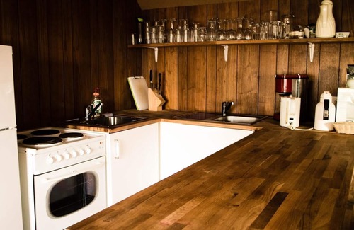 Hofn House | Cozy Stay at Old Cottage - Reynivellir II with Restaurant