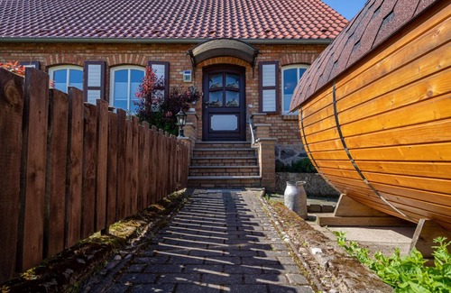Muritz House | Cozy Vacation Home with Sauna, Garden & Lake Views