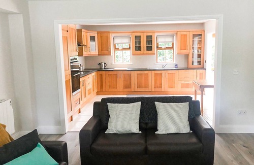 Terryglass House | Discover Old Court Holiday Home: 4 Bedrooms & Lake Views