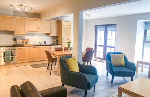 Terryglass Ski Chalet | Old Court Holiday Home No 3 (3 Bed - Sleeps 6)