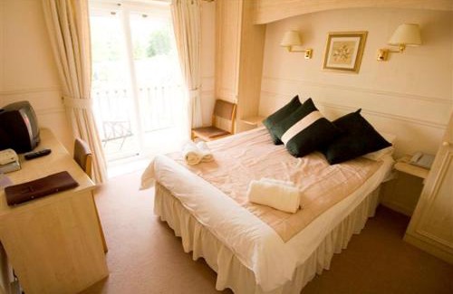 Whitchurch Hotel | Pet-Friendly Old Court Hotel & Apartments with Great Amenities