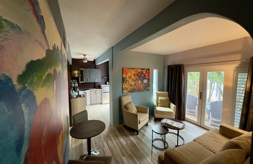 Florida Hotel | Visit Old Crow Hotel and Suites: Pool, Ocean Views & Spa