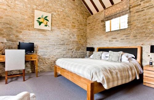 Downton on the Rock Hotel | Experience Old Downton Lodge: 5-Star Dining & Perfect Reviews