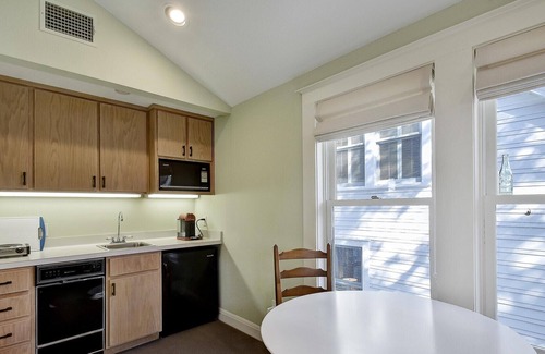 Old Enfield House | Exceptional Old Enfield Garage Apartment with Kitchen Access