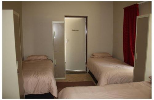 Lephalale House | Child-Friendly Abuelita Guesthouse with Hot Tub Amenities