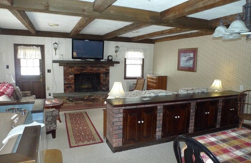 Intervale Bed & Breakfast | Discover Old Field House: Family-Friendly Retreat with Pool