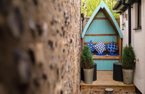 Brandon Apartment | Quaint Old Fire Station: Eco-Friendly Stay with Pool & Hot Tub