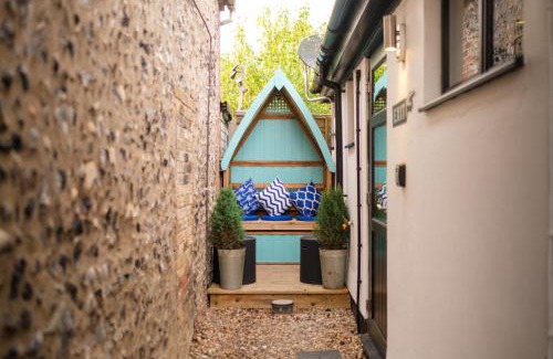 Brandon Apartment | Quaint Old Fire Station: Eco-Friendly Stay with Pool & Hot Tub