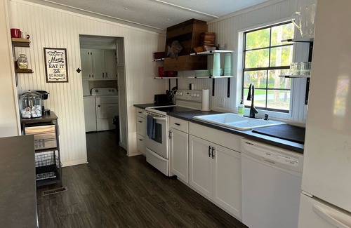 Suwannee House | Old Florida Waterfront Getaway: Pet-Friendly with Scenic Views