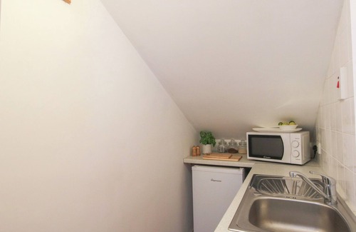 Wolverley Cottage | OLD FORGE APARTMENT, romantic, with a garden in Cookley